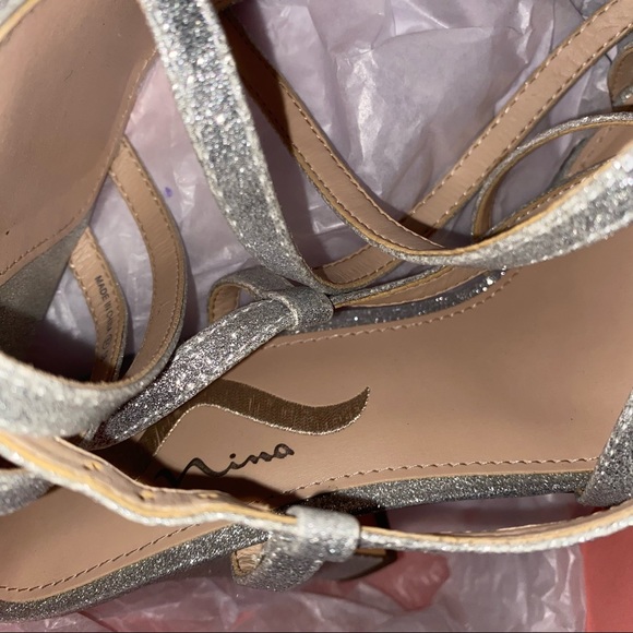 Silver Heels - Picture 6 of 8